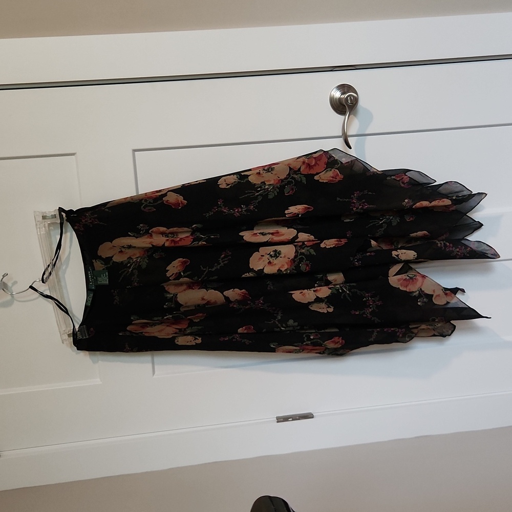 Lauren-Ralph Lauren flowing flower pattern skirt. Size S